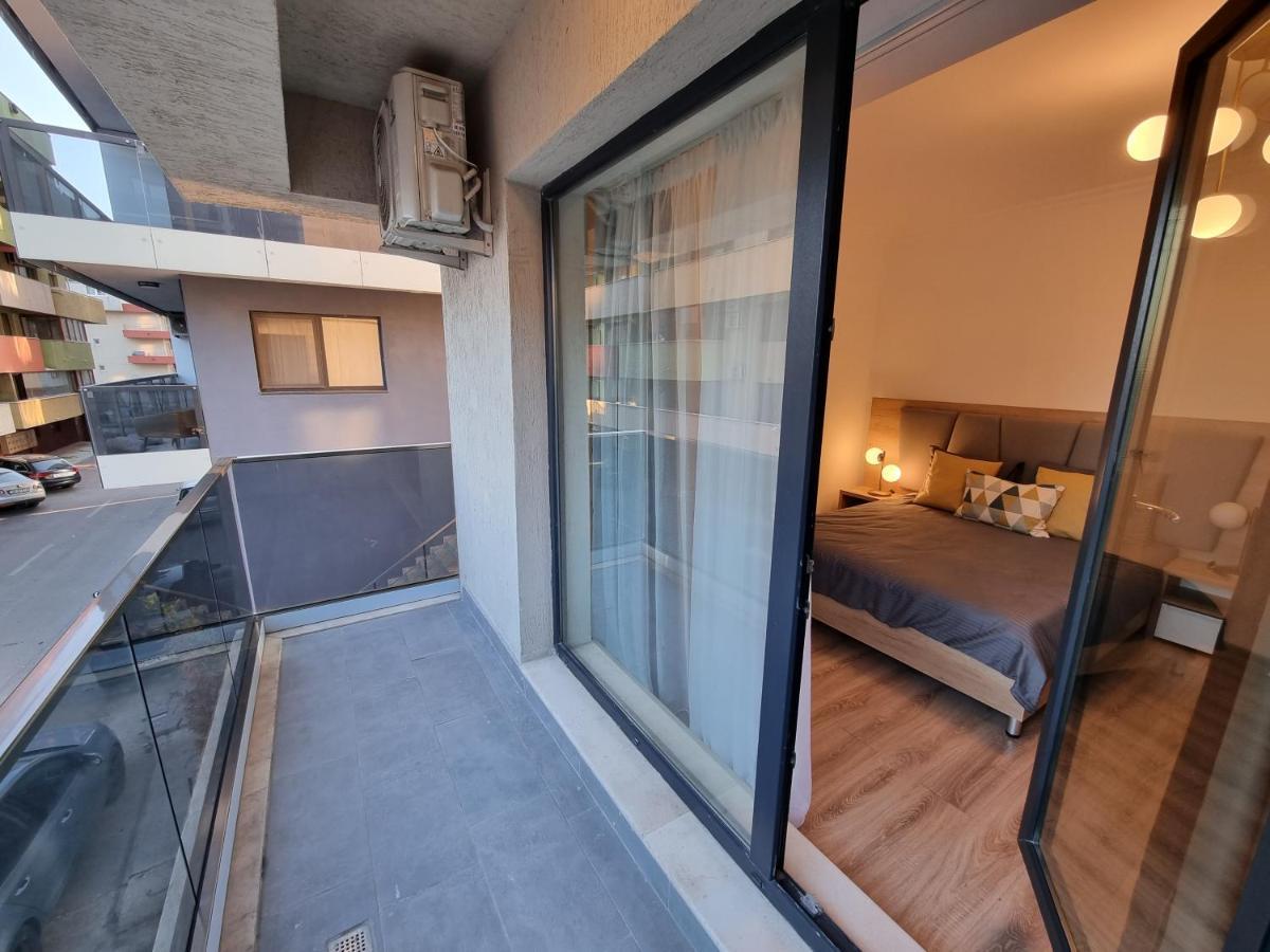 Breeze Studio Apartment Mamaia Exterior photo